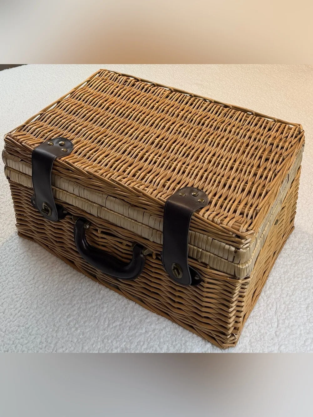 (VTG) Tan/Brown Insulated Woven Rattan Wicker Picnic Basket, OS